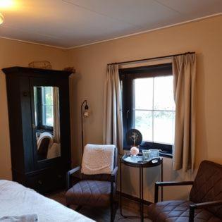 Luxe Gastenkamer Met Living En Keuken Bij Friezen Paarden Stal Pellendijk Westendorp Extérieur photo